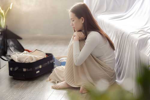 Đưa bàn tay sưng vù cho chồng xem, những tưởng anh sẽ thương xót an ủi, ngờ đâu anh bình thản thốt ra một câu đắng thắt lòng