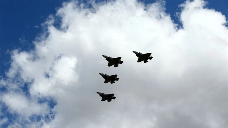 Forbes: 400 chiến đấu cơ F-35 không đủ cho một cuộc chiến với Nga