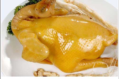 Cách luộc gà vàng ươm, da giòn không bị nứt