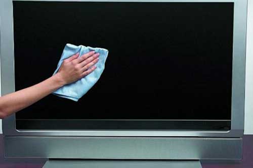 Cách vệ sinh màn hình tivi sạch không tì vết