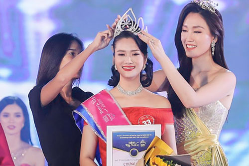 Người đẹp Hạ Long 2020 bị chê như quý bà lúc đăng quang