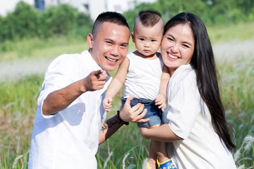 Tú Dưa viết tâm thư xúc động gửi vợ: 'Lấy anh, em làm anh bất ngờ và cảm thấy may mắn khi có được em'