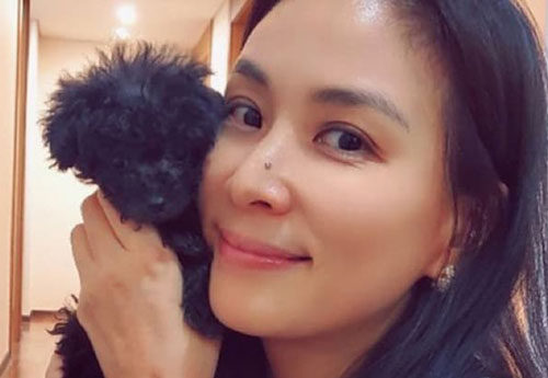 Bức ảnh 'gây sốt' của bà xã Jang Dong Gun: Nếp nhăn nơi khóe mắt nhưng làn da tươi trẻ dù đã chạm ngưỡng 50