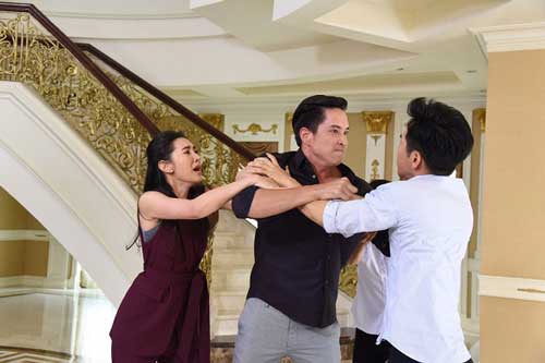 Ngày về ra mắt, vừa nghe câu hỏi của anh trai tôi, người yêu đã vội vàng xô tôi ra để bỏ chạy