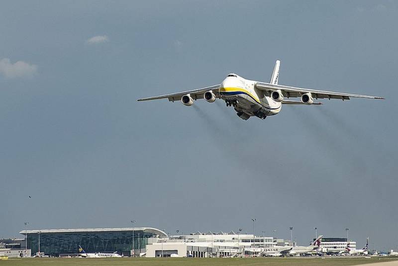 Vì sao phiên bản hành khách của An-124 Ruslan thất bại?