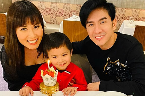 Gia đình Đan Trường sum họp sau 8 tháng