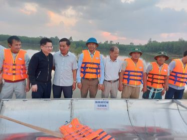 Cộng đồng người Việt tại Nga trao 9 chiếc thuyền máy cứu hộ cho vùng lũ tại Quảng Bình