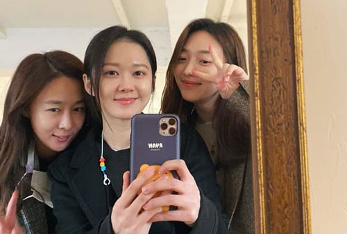 Để mặt mộc, Jang Nara vẫn trẻ trung, xinh đẹp, đánh bại cả đàn em kém 11 tuổi