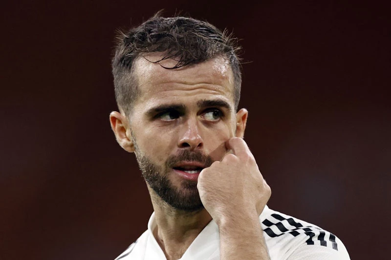 Tiền vệ trung tâm: Miralem Pjanic (Bosnia & Herzegovina).