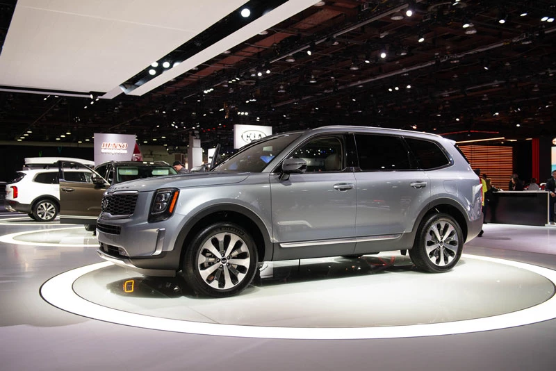 2. Kia Telluride 2020 (giá khởi điểm: 31.690 USD, điểm tổng thể: 8,4/10).