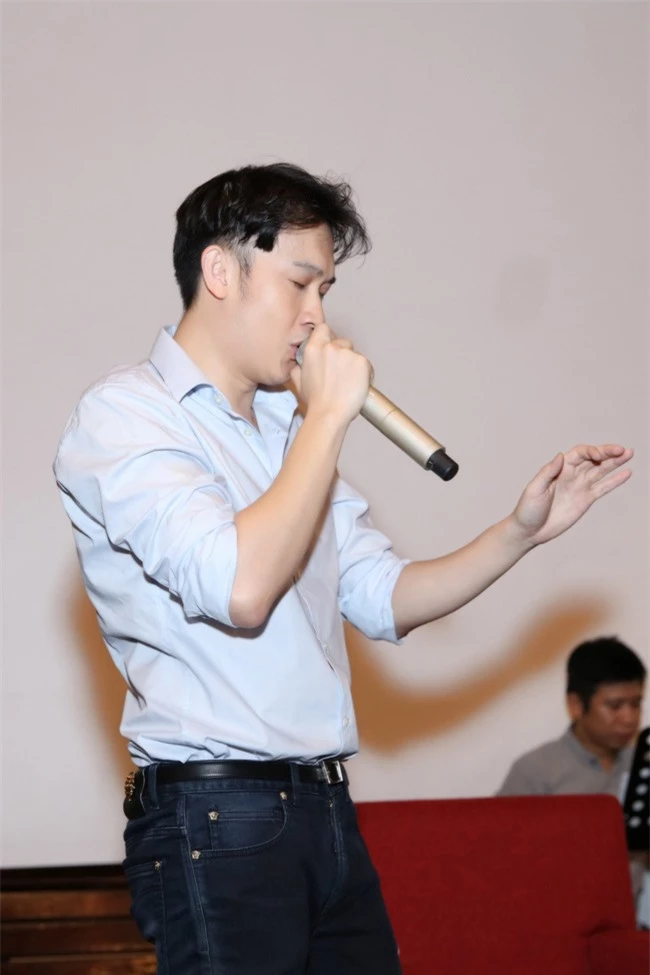 Bảo Anh khoe eo thon, miệt mài tập nhạc lúc nửa đêm cùng Dương Triệu Vũ cho liveshow &quot;Dạ Nguyệt&quot; - Ảnh 3.