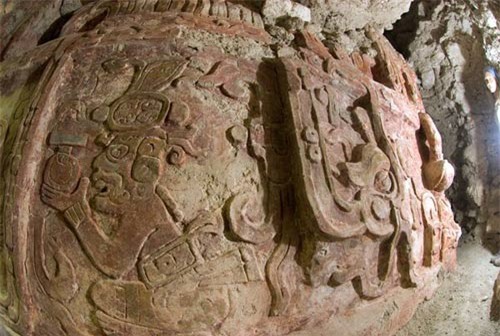 Phát hiện phù điêu cổ "khủng" của người Maya - 2