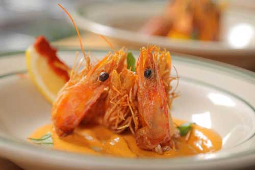 Tôm rất giàu canxi nhưng có 1 bộ phận "cực độc", nhiều người tưởng bổ nên vẫn ăn