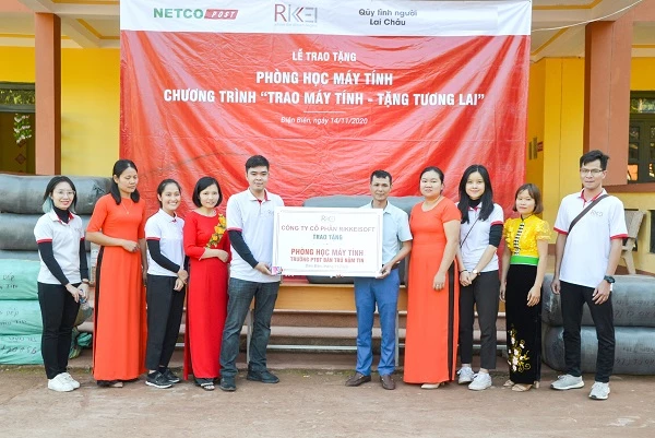 Phòng học 10 máy tính được trao tặng cho Trường phổ thông dân tộc bán trú tiểu học Nậm Tin.