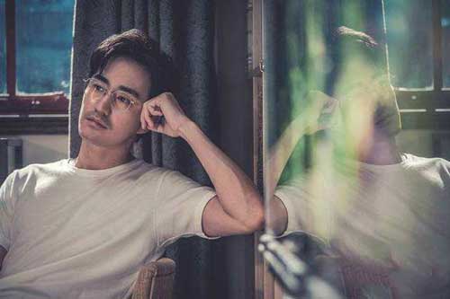 Đỗ xe đợi vợ nhận hàng online, tôi giật thót khi thấy gã shipper lao vào tát vợ, rồi bàng hoàng khi anh ta tiết lộ bí mật