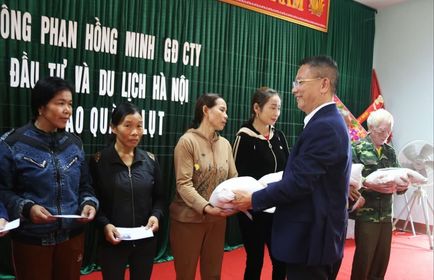 Giám đốc Asia Mastrer Travel Hà Nội chia sẻ khó khăn với bà con vùng lũ Quảng Bình