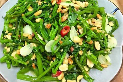 Làm nộm rau muống giòn ngon, rẻ tiền lại cực có lợi cho đường ruột