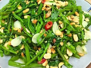 Làm nộm rau muống giòn ngon, rẻ tiền lại cực có lợi cho đường ruột