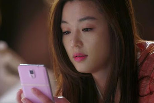 Chiếc điện thoại bỏ quên phơi bày sự thật khủng khiếp bấy lâu chồng che giấu