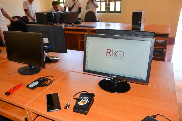 Phòng học máy tính được lắp đặt tặng cho hai trường tiểu học tại hai xã Nậm Nhừ và Nậm Tin