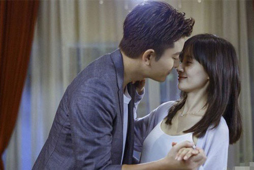 Đưa bạn trai về ra mắt, đêm khuya tôi sốc nhìn anh hì hụi giặt váy cho chị dâu mình