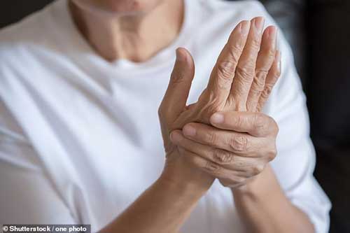 Thuốc điều trị viêm khớp giúp giảm 2/3 ca tử vong do bệnh Covid-19 ở người cao tuổi