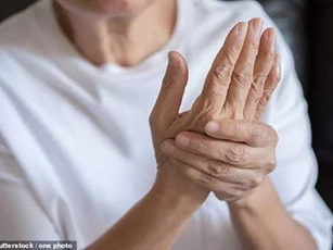 Thuốc điều trị viêm khớp giúp giảm 2/3 ca tử vong do bệnh Covid-19 ở người cao tuổi