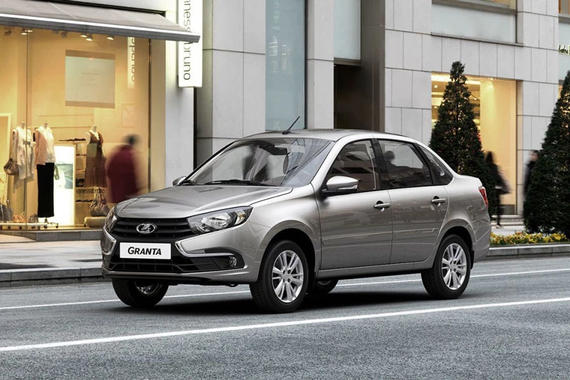 1. Lada Granta (doanh số: 12.756 chiếc).