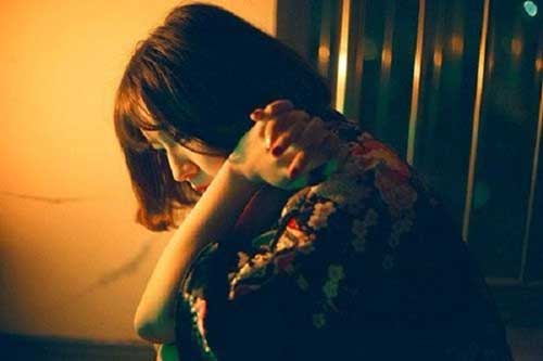 Đêm tân hôn, vợ chồng đang nồng nàn thì tôi nhận được điện thoại từ chồng cũ, tôi bực bội ngắt máy để rồi phải ôm ân hận cả đời