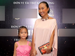 Đoan Trang đi sự kiện cùng con gái