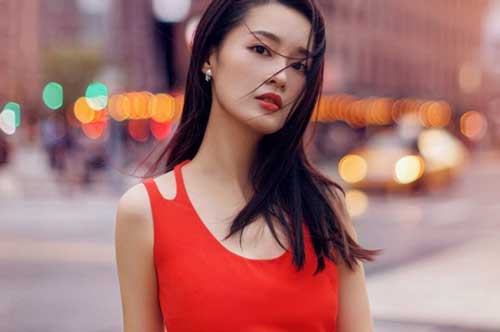 Làm dâu 6 năm không đẻ được nhưng mẹ chồng vẫn quý như vàng, một lần gặp bà từ ngân hàng đi ra, tôi lặng người biết sự thật phía sau