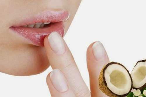 Chẳng cần tốn tiền mua son dưỡng bạn vẫn có được làn môi mềm mại nhờ 3 cách này