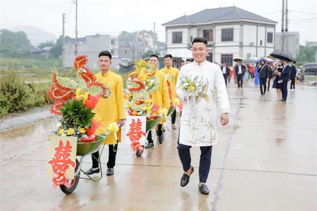 Chú rể Thái Nguyên chịu chơi, chi hẳn 2.5 triệu đồng tậu dàn &quot;siêu xe&quot; bê lễ, hô biến đám hỏi  trở nên &quot;chất như nước cất&quot; khiến ai cũng phải trầm trồ - Ảnh 3.