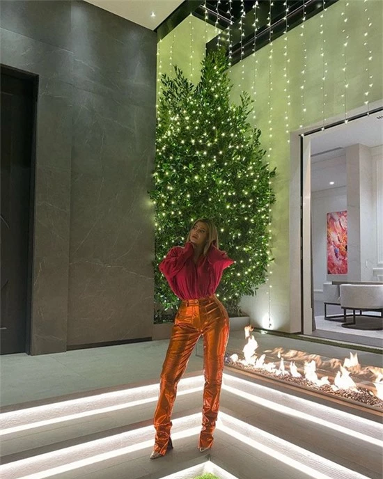 Kylie lần đầu đón Giáng sinh trong biệt thự 36,5 triệu USD.