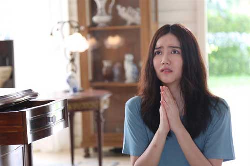 Làm dâu 5 năm, lần đầu tiên được mẹ chồng tặng quà, tôi đang mừng thì bàng hoàng khi nghe bí mật bà tiết lộ