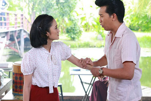 Bố mẹ vợ gửi đồ ăn lên, chồng chỉ tay "trả tiền cho sòng phẳng” nhưng màn đáp trả của vợ ngay sau đó lại khiến anh ngượng mặt “đứng hình”