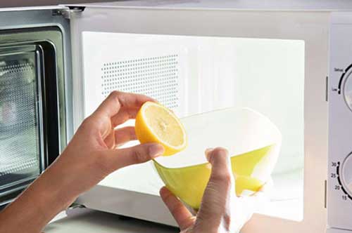 Cắt đôi quả chanh rồi bỏ vào lò vi sóng, bạn sẽ nhận được lợi ích bất ngờ