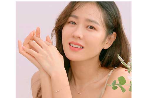 Son Ye Jin trở lại sau tin đồn có bồ mà không phải Hyun Bin: Nghẹn ngào kể lại ngày tháng bị suy sụp, lo lắng tột độ vì Mỹ tiến