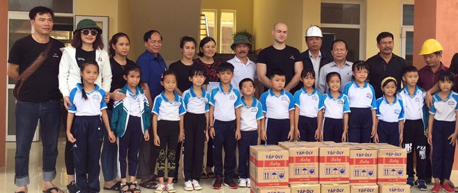 Cụm Hiệp hội Du lịch phía Bắc chia sẻ khó khăn cùng bà con vùng lũ Quảng Bình