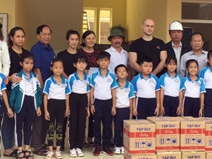 Cụm Hiệp hội Du lịch phía Bắc chia sẻ khó khăn cùng bà con vùng lũ Quảng Bình