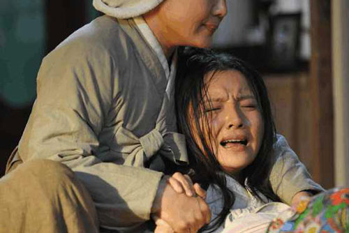 Phụ nữ Trung Hoa thời cổ đại khi sinh con cần nước nóng liên tục là vì nó rất lợi hại hay là vì nguyên nhân nào khác?