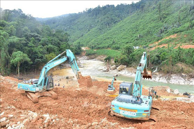 Thông đường vào Thủy điện Rào Trăng 3 tìm kiếm 12 người còn mất tích