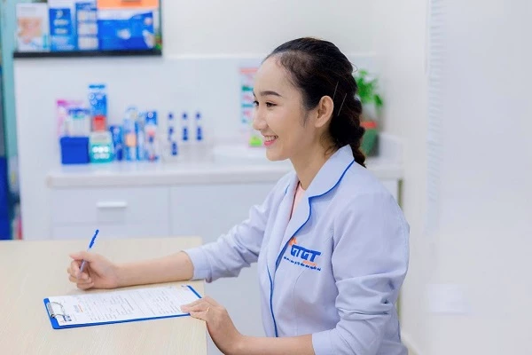 Bác sĩ Đỗ Ngọc Anh có niềm đam mê giúp đỡ cho mọi người biết cách chăm sóc răng miệng.