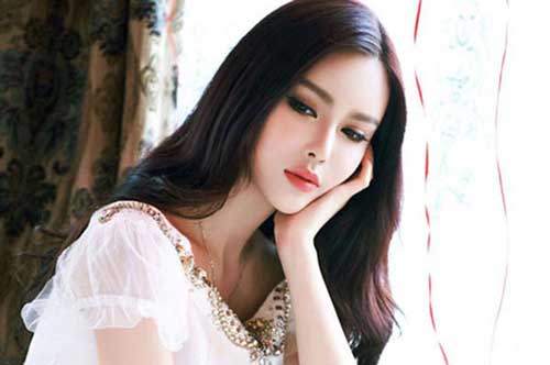 Đêm tân hôn, đang mặn nồng thì nghe tiếng rục rịch trong tủ, một giây sau, vợ chồng tôi hoảng hốt khi thấy có người ngã xuống nền nhà