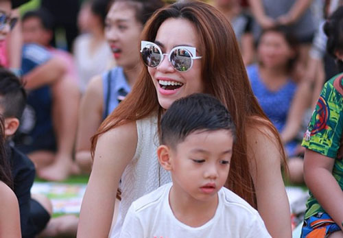 Khác biệt rõ ràng của Hồ Ngọc Hà trong lần sinh nở thứ 2: Không ngại khoe vóc dáng từ lúc bầu đến sau sinh nhưng đáng chú ý là thái độ so với lúc sinh Subeo