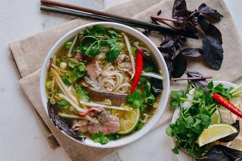Cách nấu phở nạm bò thơm lừng, hấp dẫn