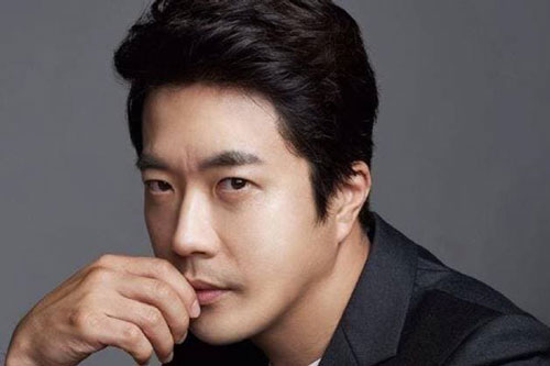 Tài tử 'Nấc thang lên thiên đường' Kwon Sang Woo bị đứt gân chân trong quá trình quay phim