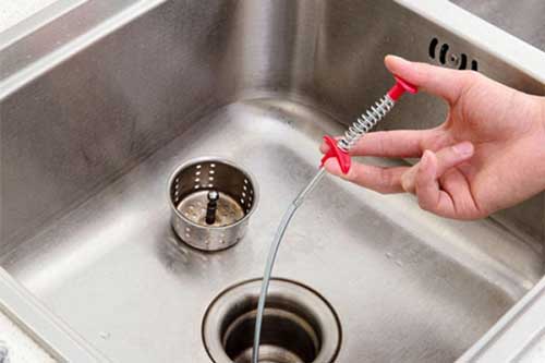 Thông tắc cống đơn giản, hiệu quả bằng những thứ có ngay trong nhà