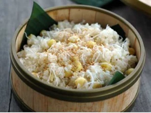 Cách nấu món xôi dừa hạt sen thơm ngon cho bữa sáng