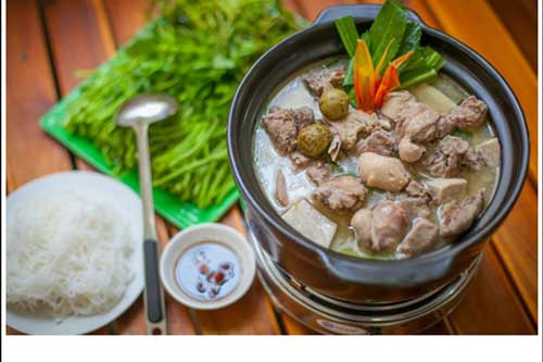 Vào bếp nấu vịt om sấu ngon đúng vị truyền thống của người Hà Nội